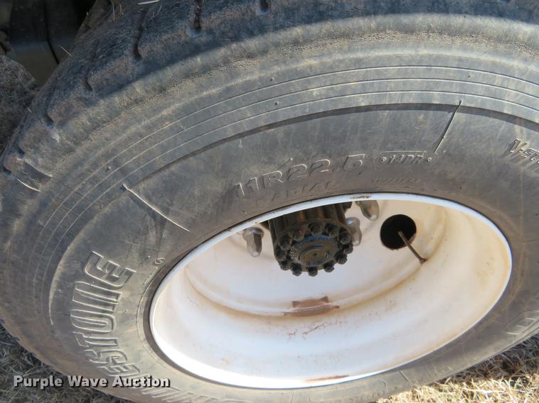 image for item DE8814 1995 Freightliner FL80 grain truck