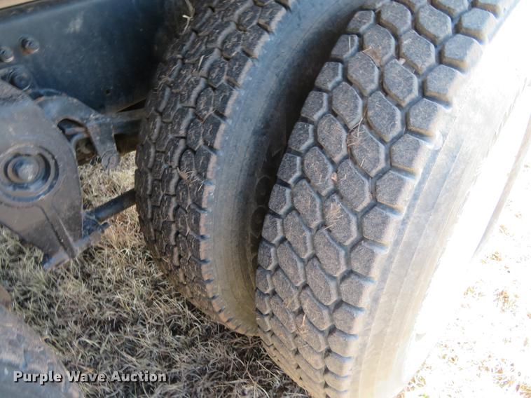 image for item DE8814 1995 Freightliner FL80 grain truck