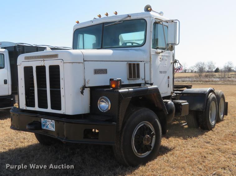 image for item DE8815 1979 International Paystar 5000 semi truck