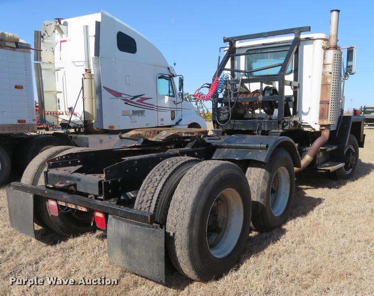 image for item DE8815 1979 International Paystar 5000 semi truck