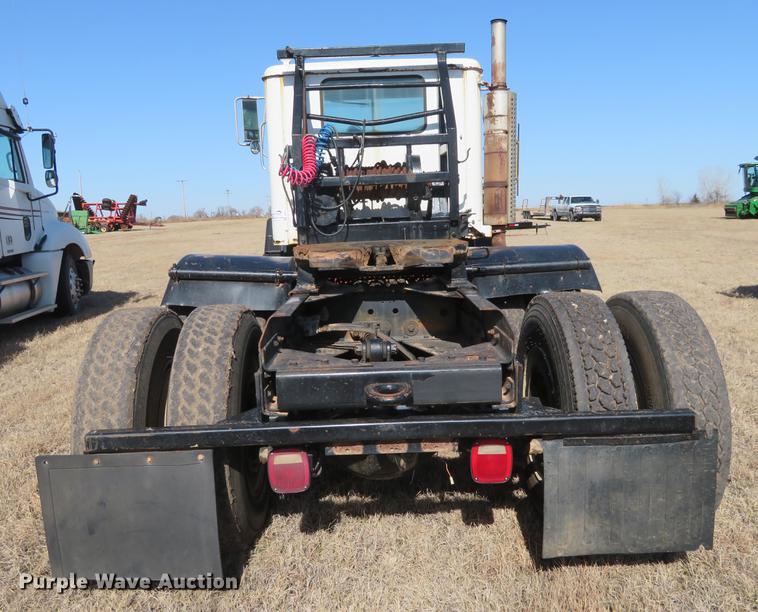 image for item DE8815 1979 International Paystar 5000 semi truck