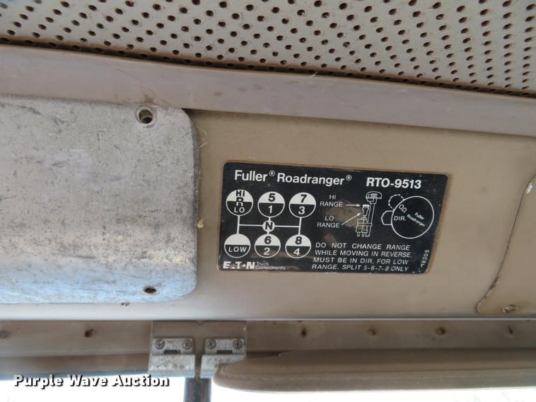 image for item DE8815 1979 International Paystar 5000 semi truck