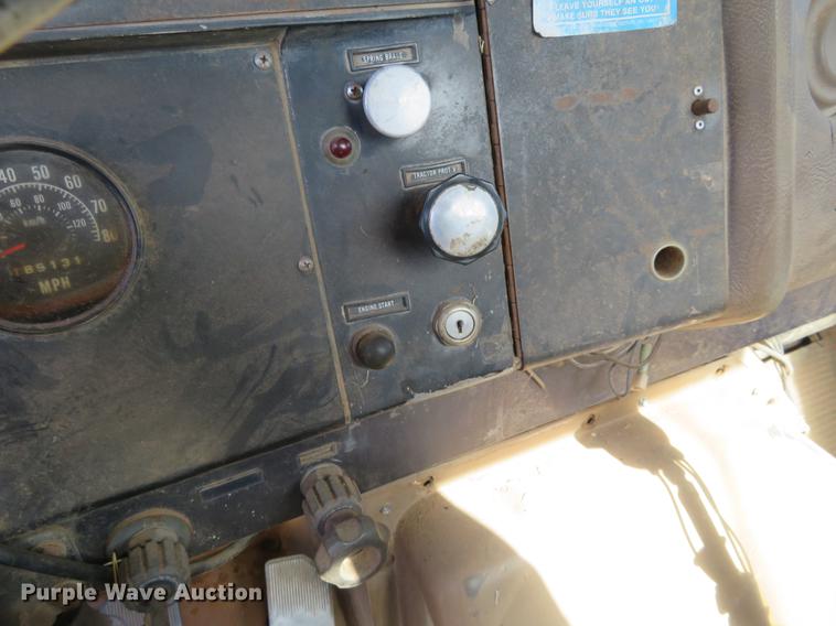 image for item DE8815 1979 International Paystar 5000 semi truck