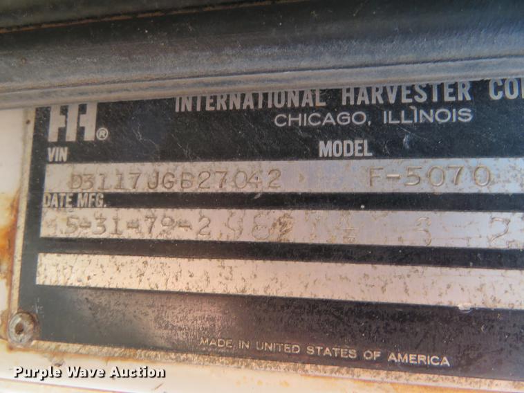 image for item DE8815 1979 International Paystar 5000 semi truck