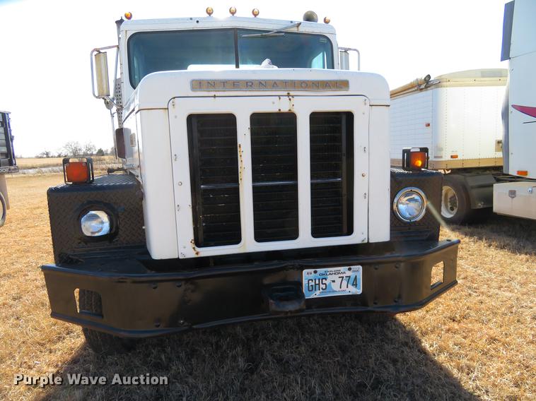 image for item DE8815 1979 International Paystar 5000 semi truck