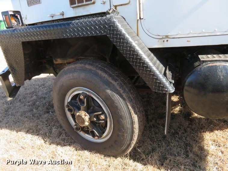 image for item DE8815 1979 International Paystar 5000 semi truck