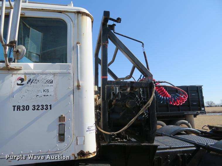 image for item DE8815 1979 International Paystar 5000 semi truck