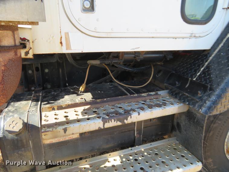 image for item DE8815 1979 International Paystar 5000 semi truck