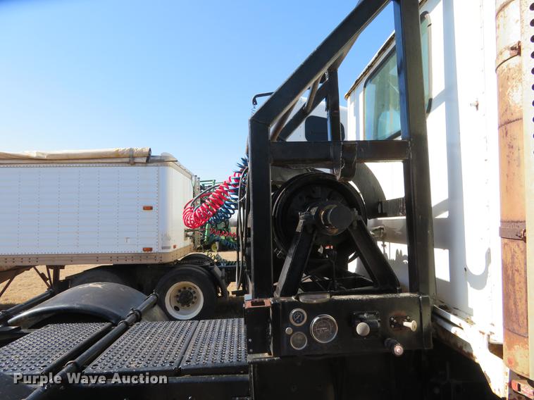 image for item DE8815 1979 International Paystar 5000 semi truck