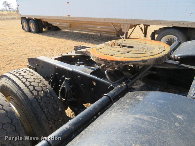 image for item DE8815 1979 International Paystar 5000 semi truck