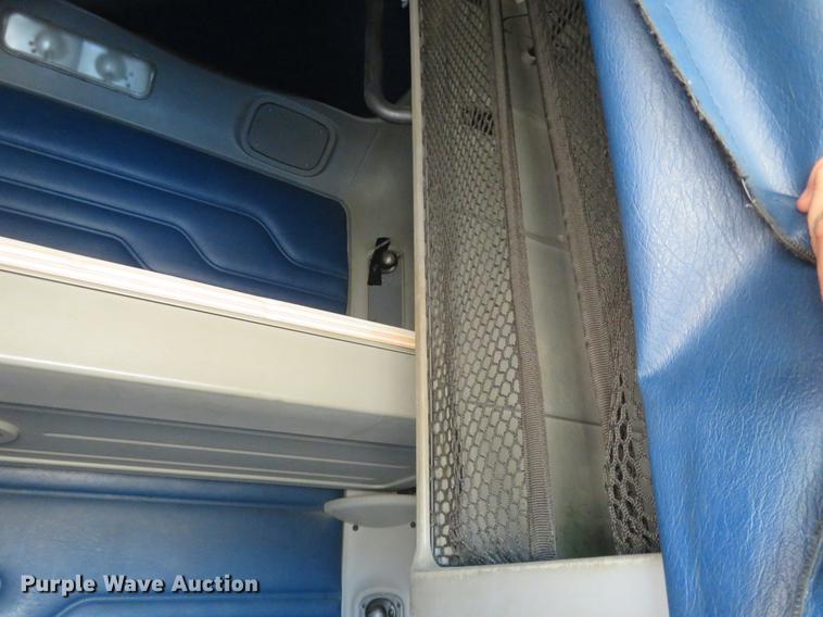 image for item DE8816 2005 Freightliner Columbia semi truck