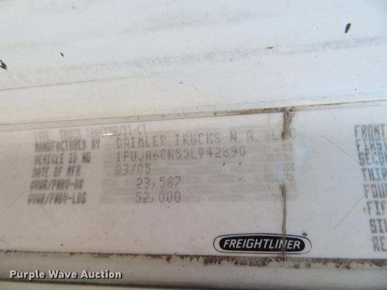 image for item DE8816 2005 Freightliner Columbia semi truck