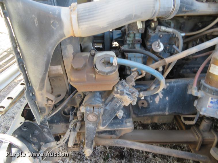 image for item DE8816 2005 Freightliner Columbia semi truck