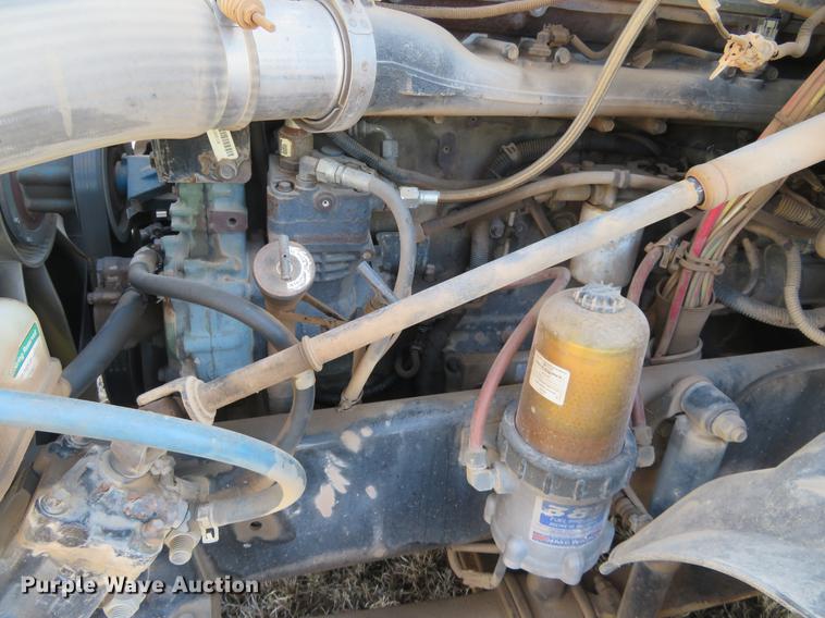 image for item DE8816 2005 Freightliner Columbia semi truck