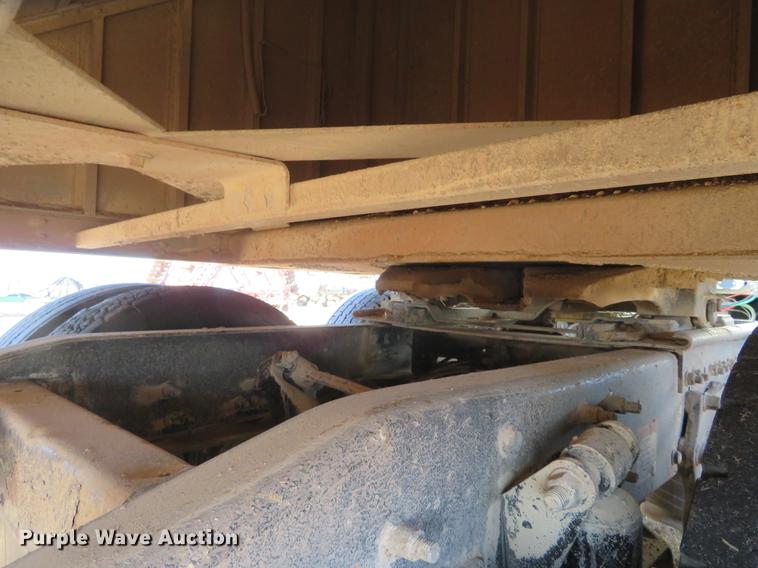 image for item DE8816 2005 Freightliner Columbia semi truck