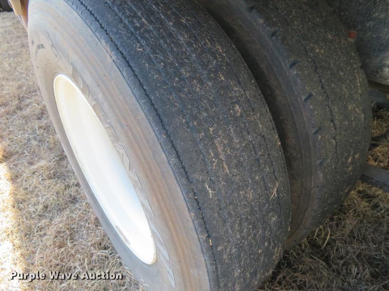 image for item DE8816 2005 Freightliner Columbia semi truck