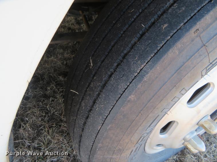 image for item DE8816 2005 Freightliner Columbia semi truck