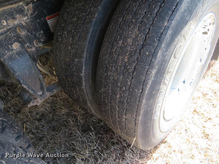 image for item DE8816 2005 Freightliner Columbia semi truck