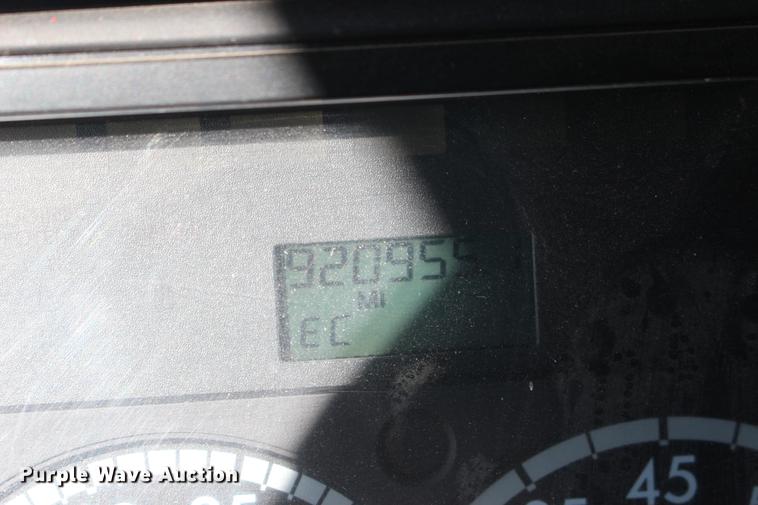 image for item DE8816 2005 Freightliner Columbia semi truck