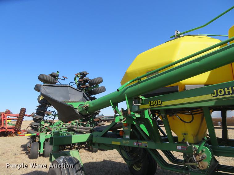 image for item DE8818 John Deere 1860 no-till air seeder