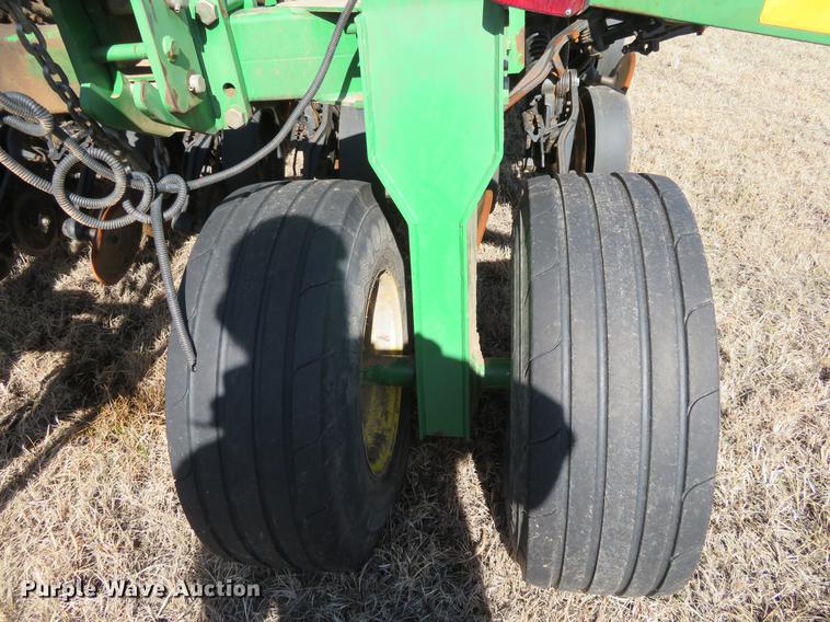 image for item DE8818 John Deere 1860 no-till air seeder