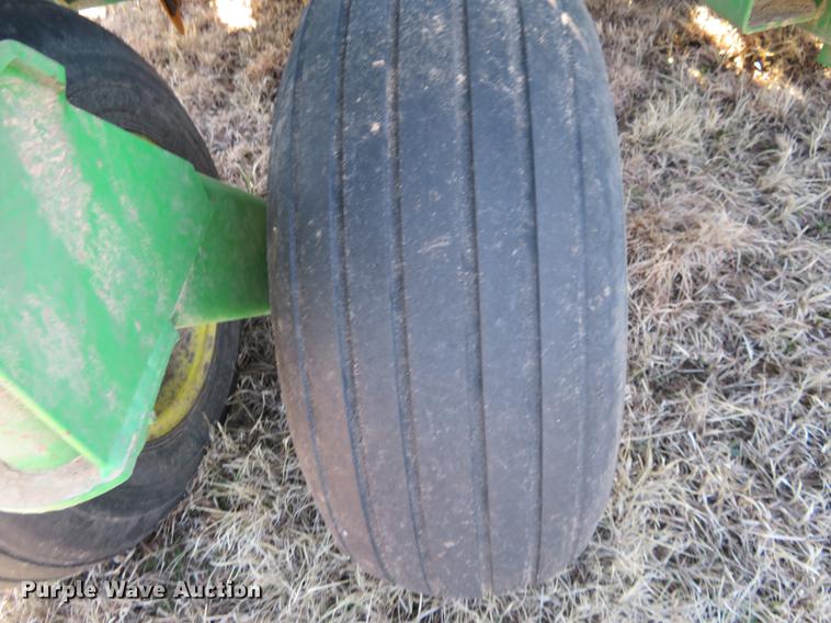 image for item DE8818 John Deere 1860 no-till air seeder