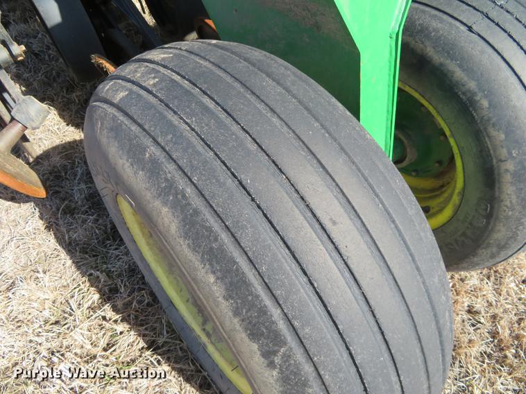 image for item DE8818 John Deere 1860 no-till air seeder
