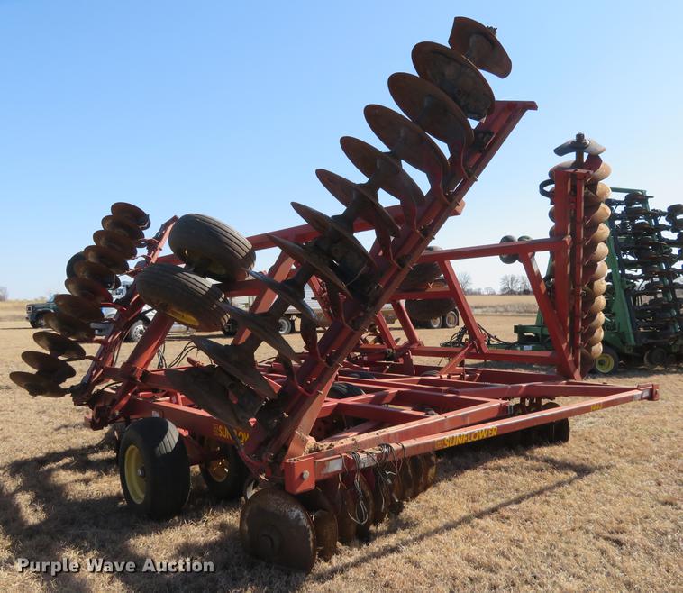 image for item DE8819 Sunflower 1443 double off-set disk