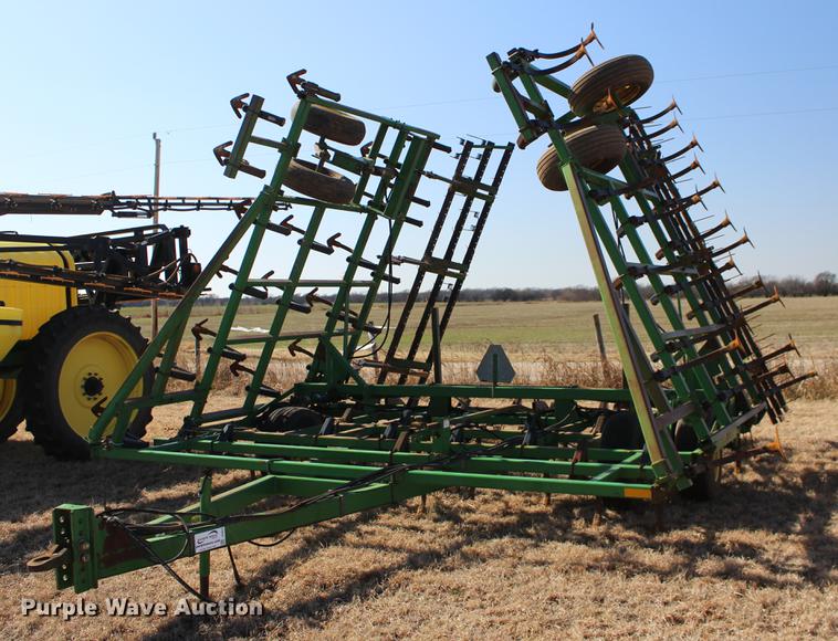 image for item DE8822 John Deere 960 field cultivator