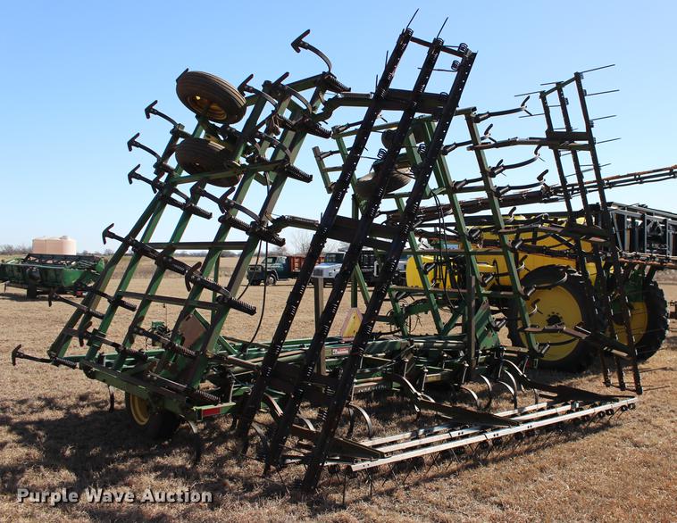 image for item DE8822 John Deere 960 field cultivator