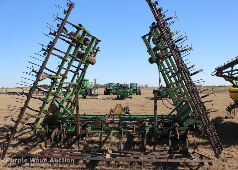 image for item DE8822 John Deere 960 field cultivator