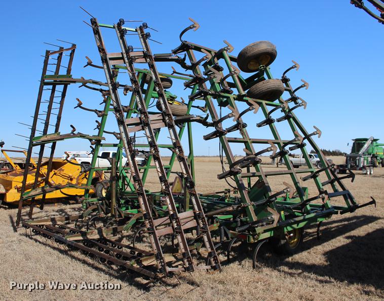 image for item DE8822 John Deere 960 field cultivator