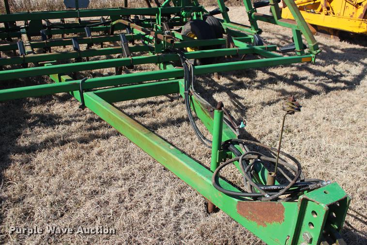 image for item DE8822 John Deere 960 field cultivator
