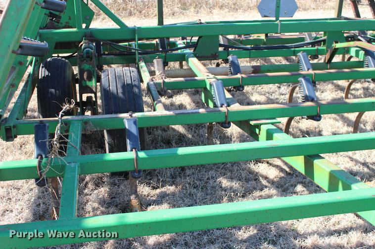 image for item DE8822 John Deere 960 field cultivator