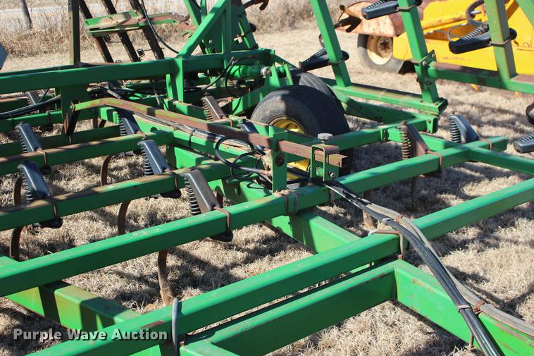 image for item DE8822 John Deere 960 field cultivator