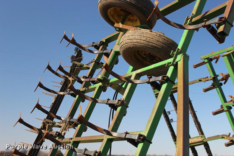 image for item DE8822 John Deere 960 field cultivator