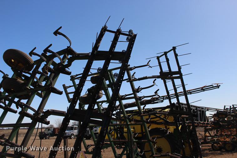 image for item DE8822 John Deere 960 field cultivator