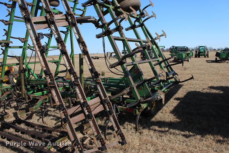 image for item DE8822 John Deere 960 field cultivator