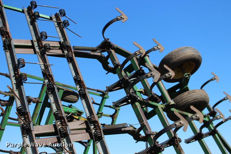 image for item DE8822 John Deere 960 field cultivator