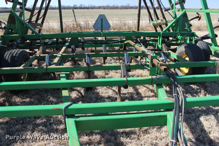 image for item DE8822 John Deere 960 field cultivator
