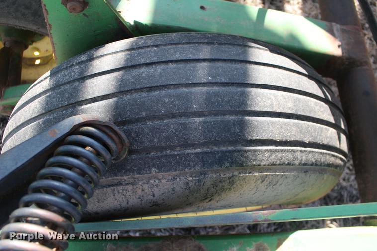 image for item DE8822 John Deere 960 field cultivator