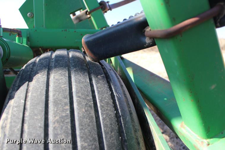 image for item DE8822 John Deere 960 field cultivator