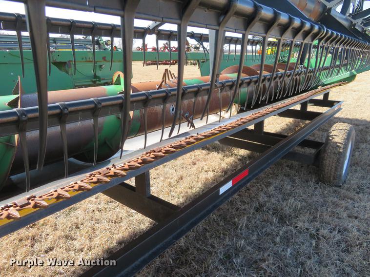 image for item DE8827 1998 John Deere 925 head