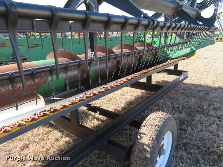 image for item DE8827 1998 John Deere 925 head