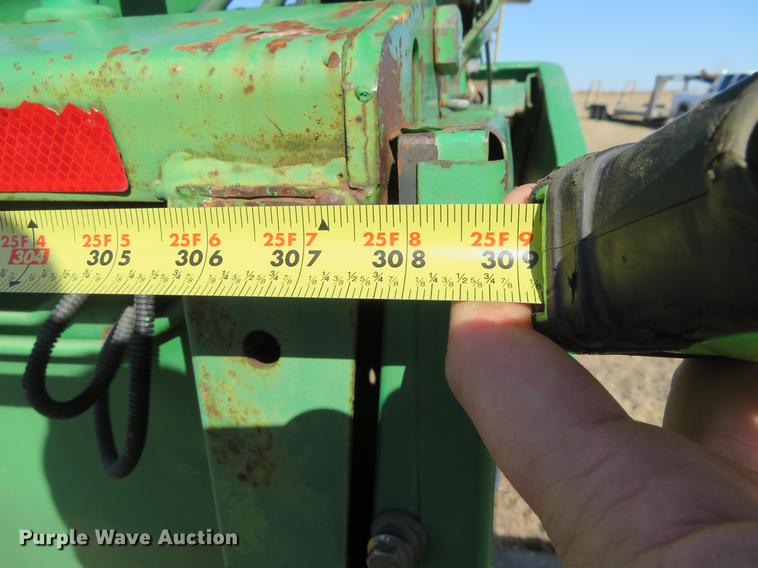 image for item DE8827 1998 John Deere 925 head