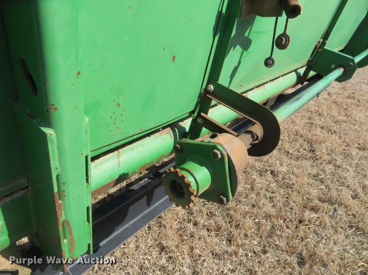 image for item DE8827 1998 John Deere 925 head