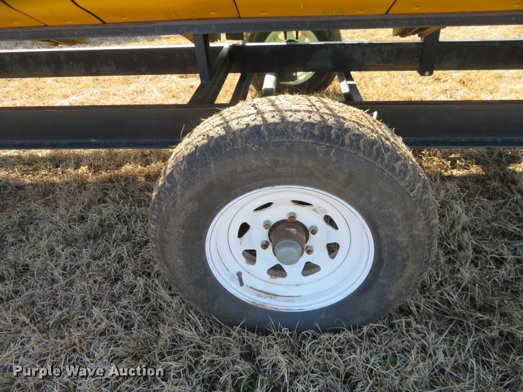 image for item DE8827 1998 John Deere 925 head