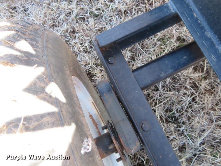 image for item DE8827 1998 John Deere 925 head