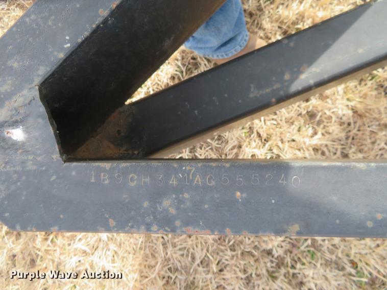 image for item DE8827 1998 John Deere 925 head