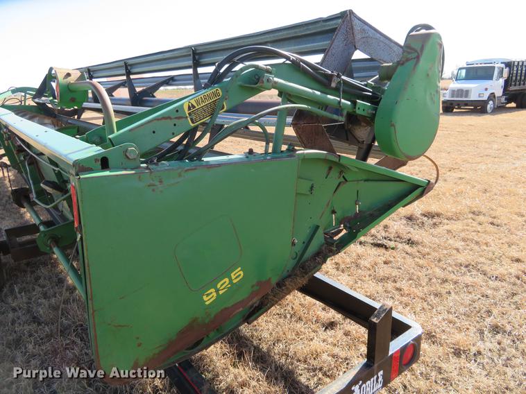 image for item DE8828 1994 John Deere 925 head